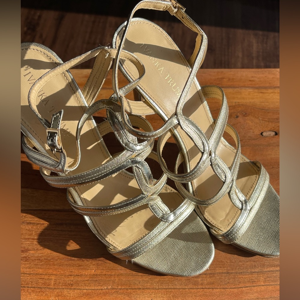 Ivanka Trump Gold Shoe - Size 10